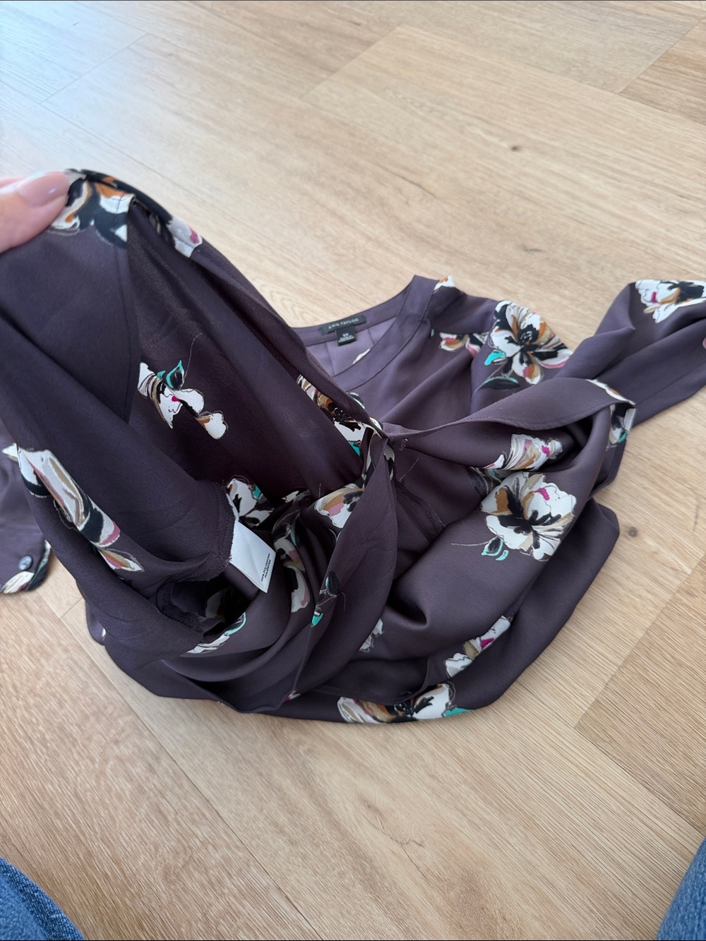 Ann Taylor  Taupe Floral V-Neck Long-Sleeve Blouse - Picture 5 of 7